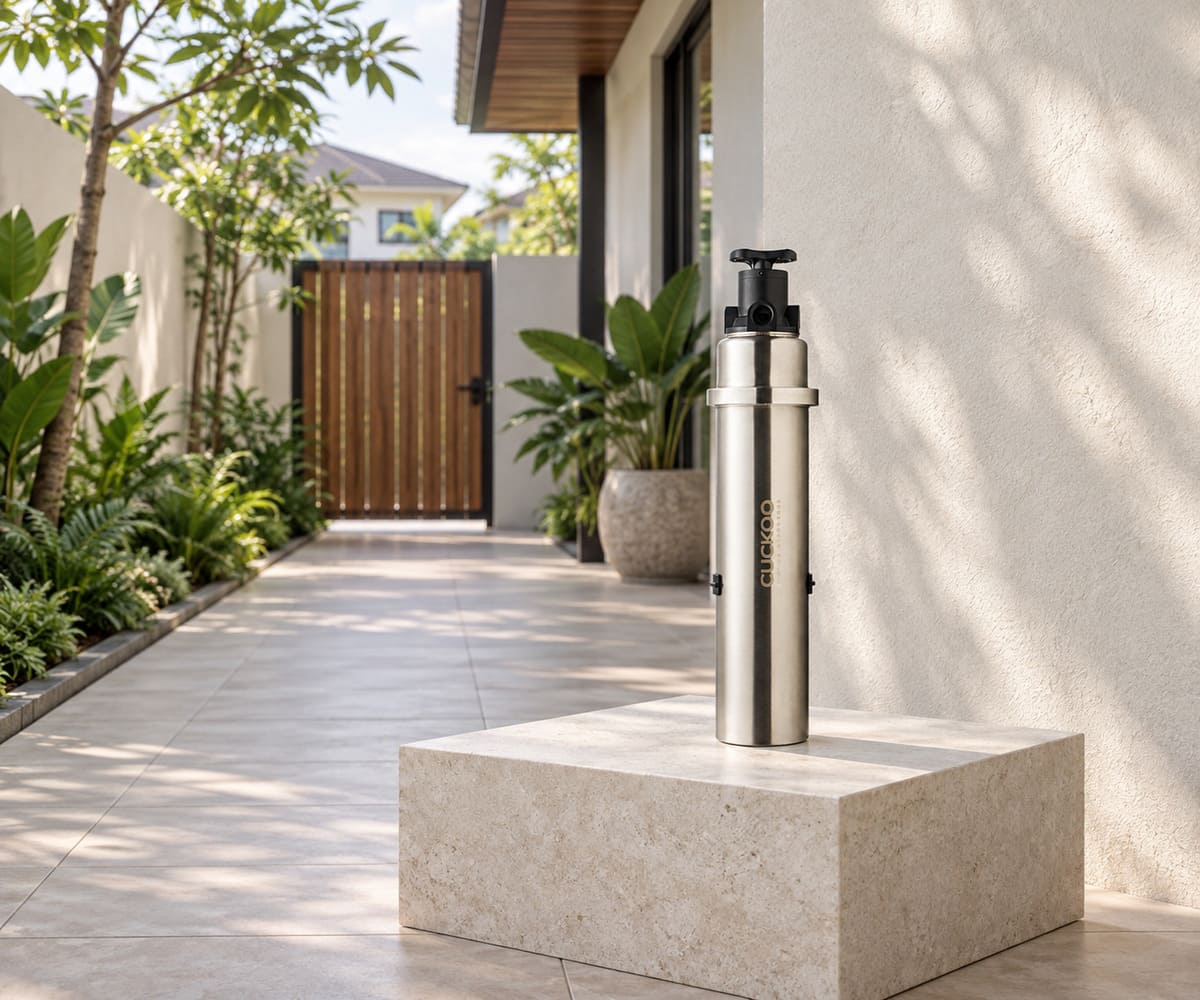 Illustration of CUCKOO PRIME X3 OUTDOOR displayed in a sheltered side courtyard